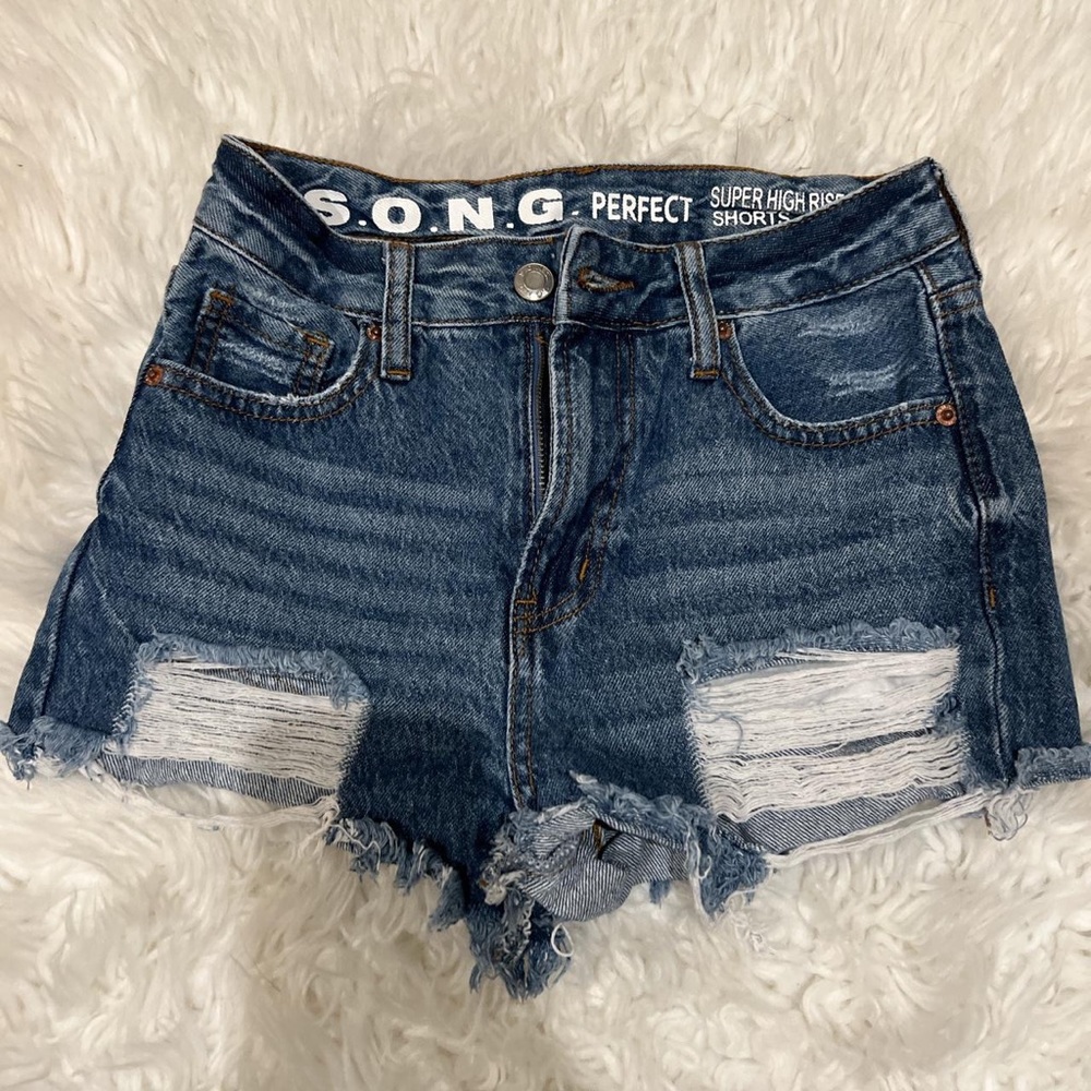 Jean shorts blue denim color size 0

#jeanshorts